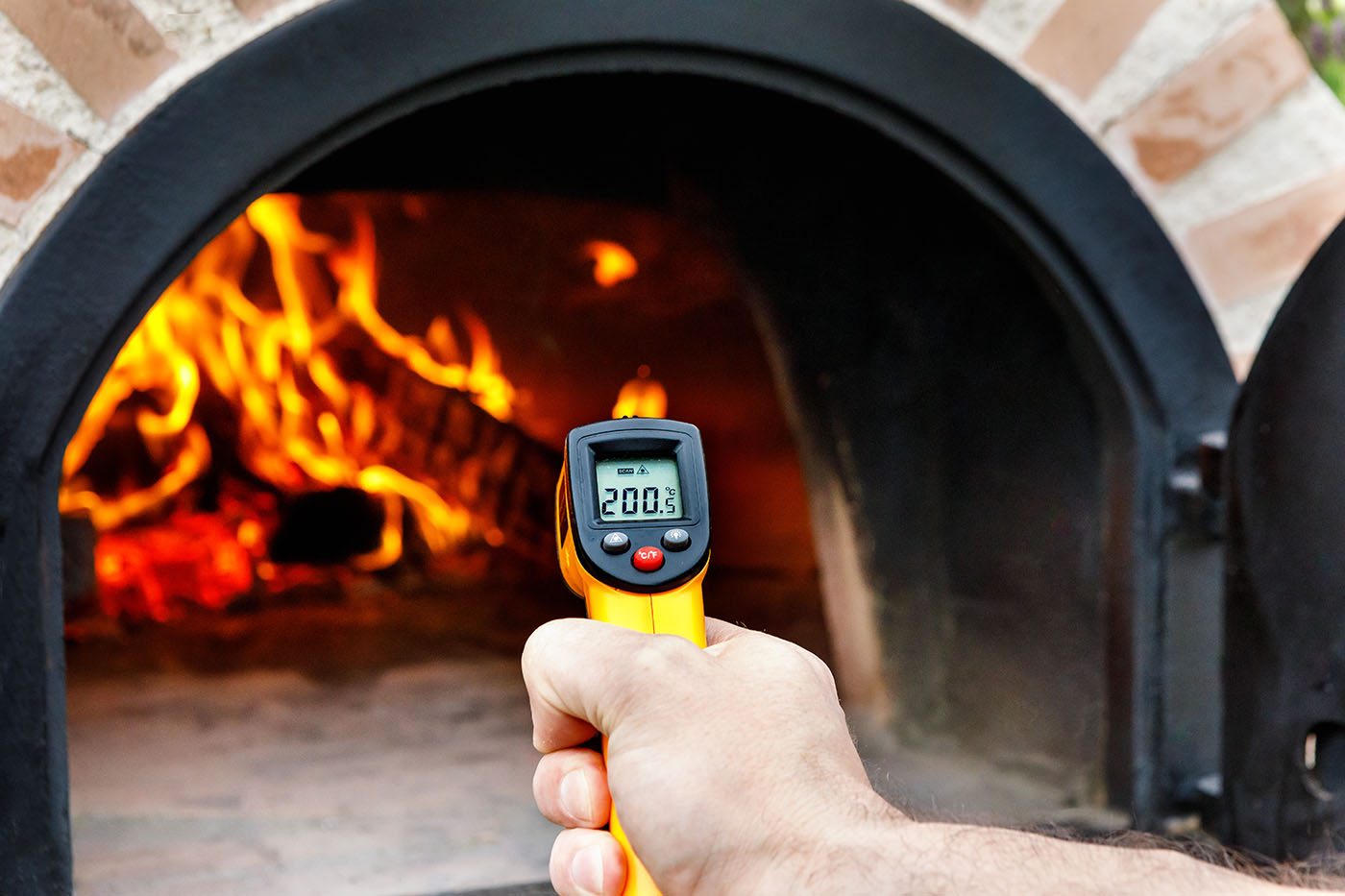 https://www.fuegowoodfiredovens.com/wp-content/uploads/2018/08/how-to-light-your-wood-fired-pizza-oven-6.jpg