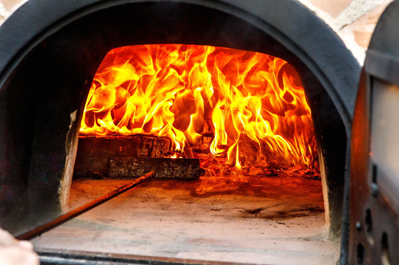 https://www.fuegowoodfiredovens.com/wp-content/uploads/2018/08/how-to-light-your-wood-fired-pizza-oven-8.jpg
