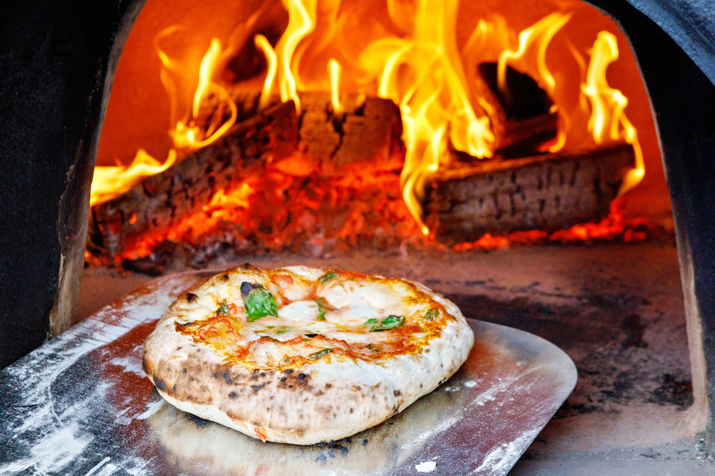 https://www.fuegowoodfiredovens.com/wp-content/uploads/2018/08/neapolitan-pizza-recipe.jpg