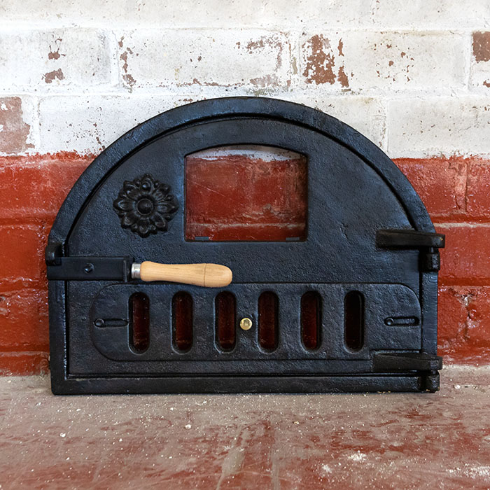 https://www.fuegowoodfiredovens.com/wp-content/uploads/2019/07/cast-iron-pizza-oven-door-with-glass-window.jpg