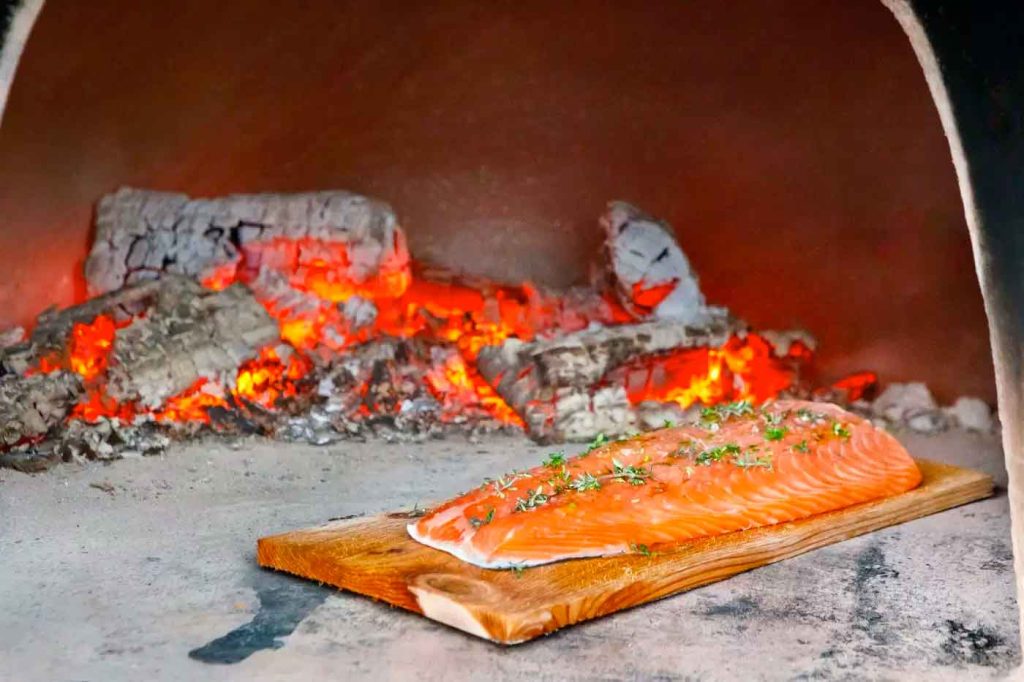 How to smoke foods in a wood-fired oven