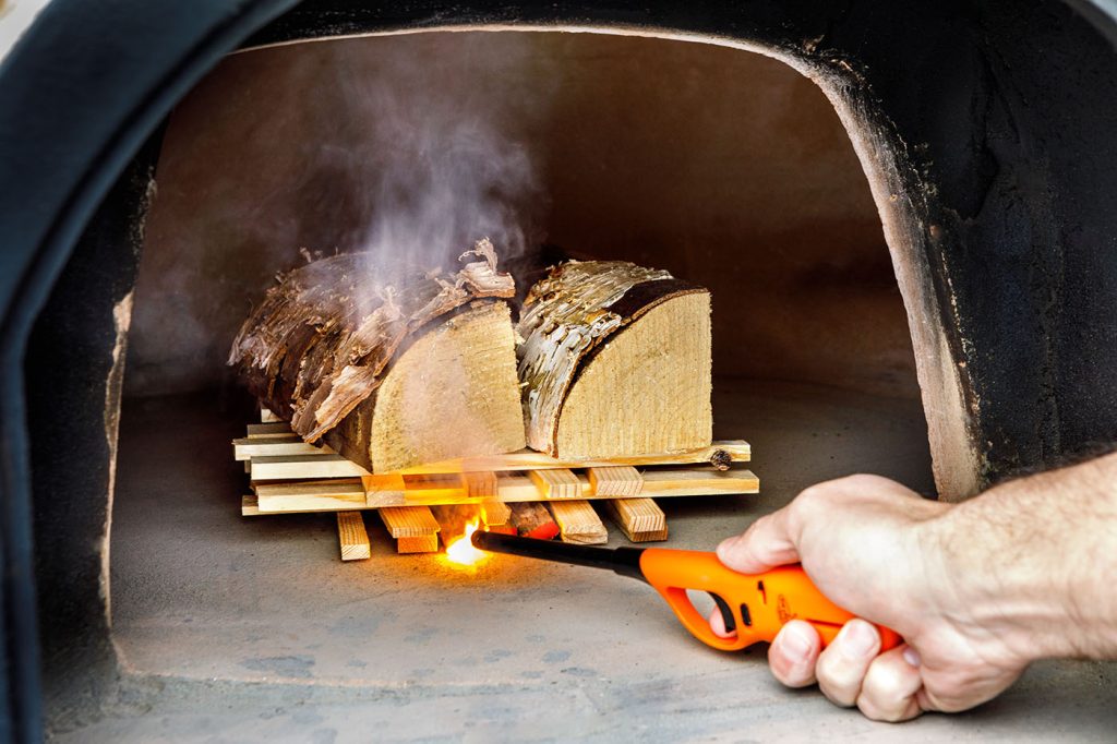 How to light your wood-fired pizza oven